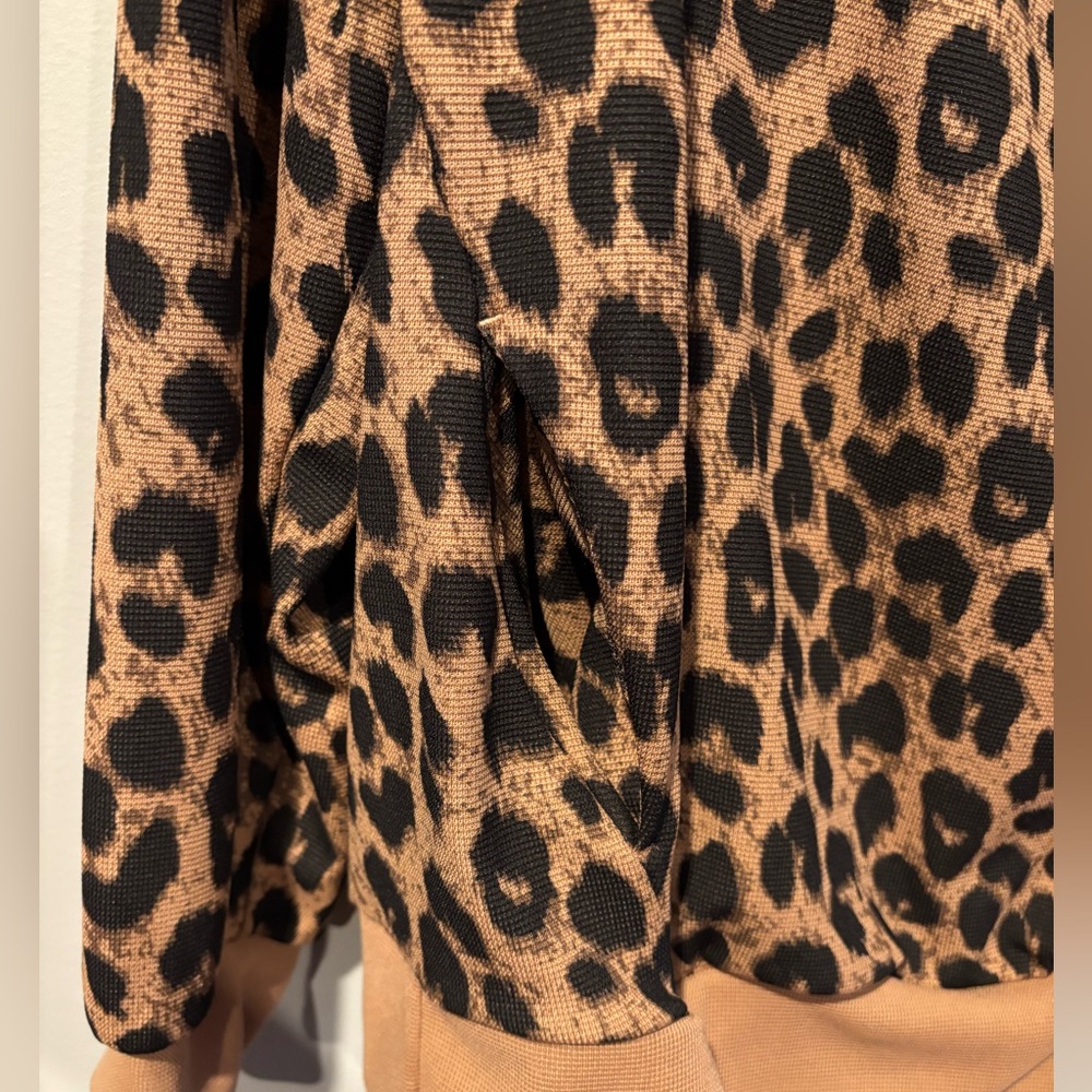 💕3/$25💕 Leopard Print Off-the-Shoulder Top - Picture 3 of 4